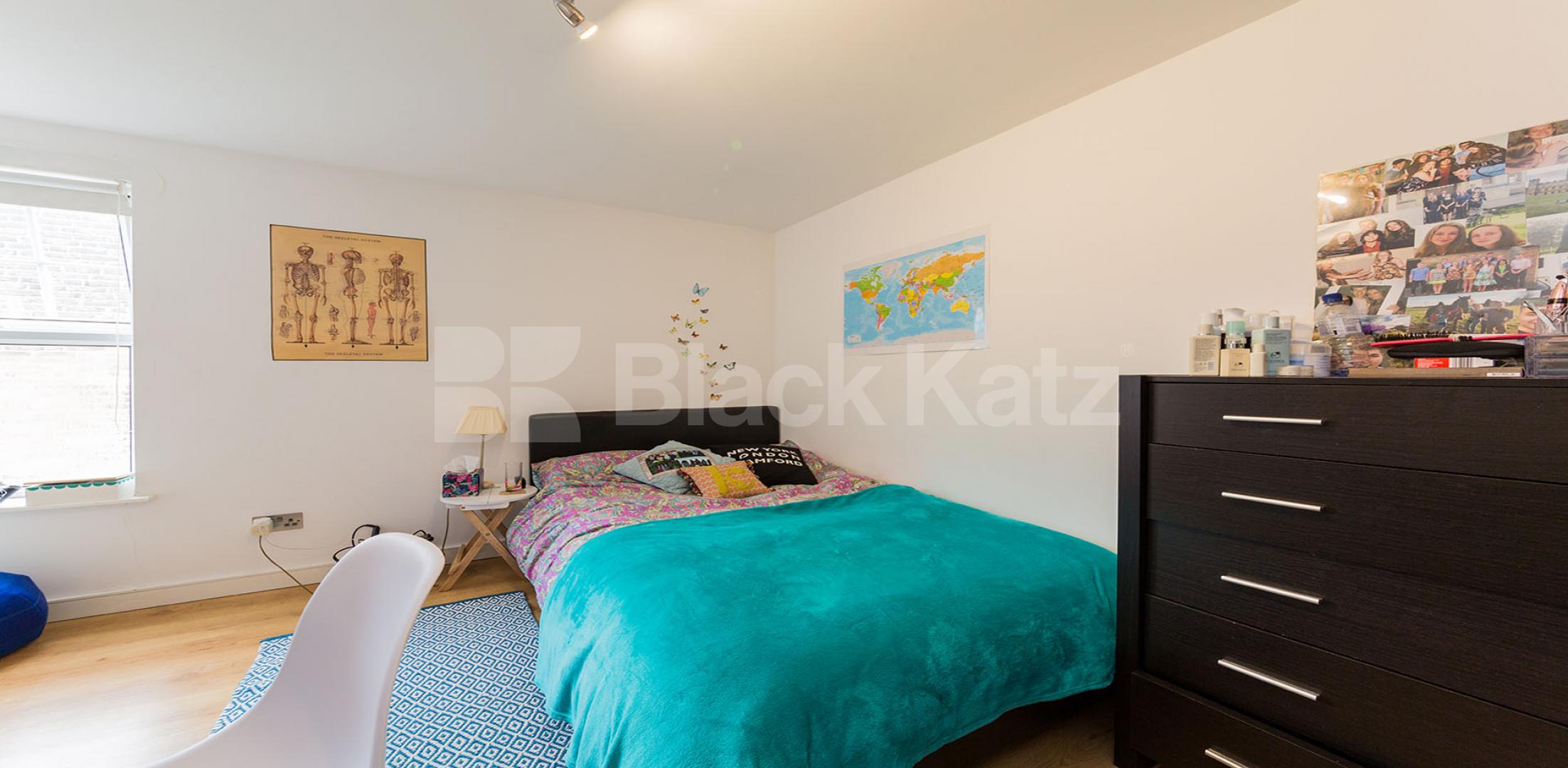 			PERFECT FOR 3 OR 4 SHARERS!, 3 Bedroom, 1 bath, 1 reception Apartment			 Criterion Mews, ARCHWAY N19